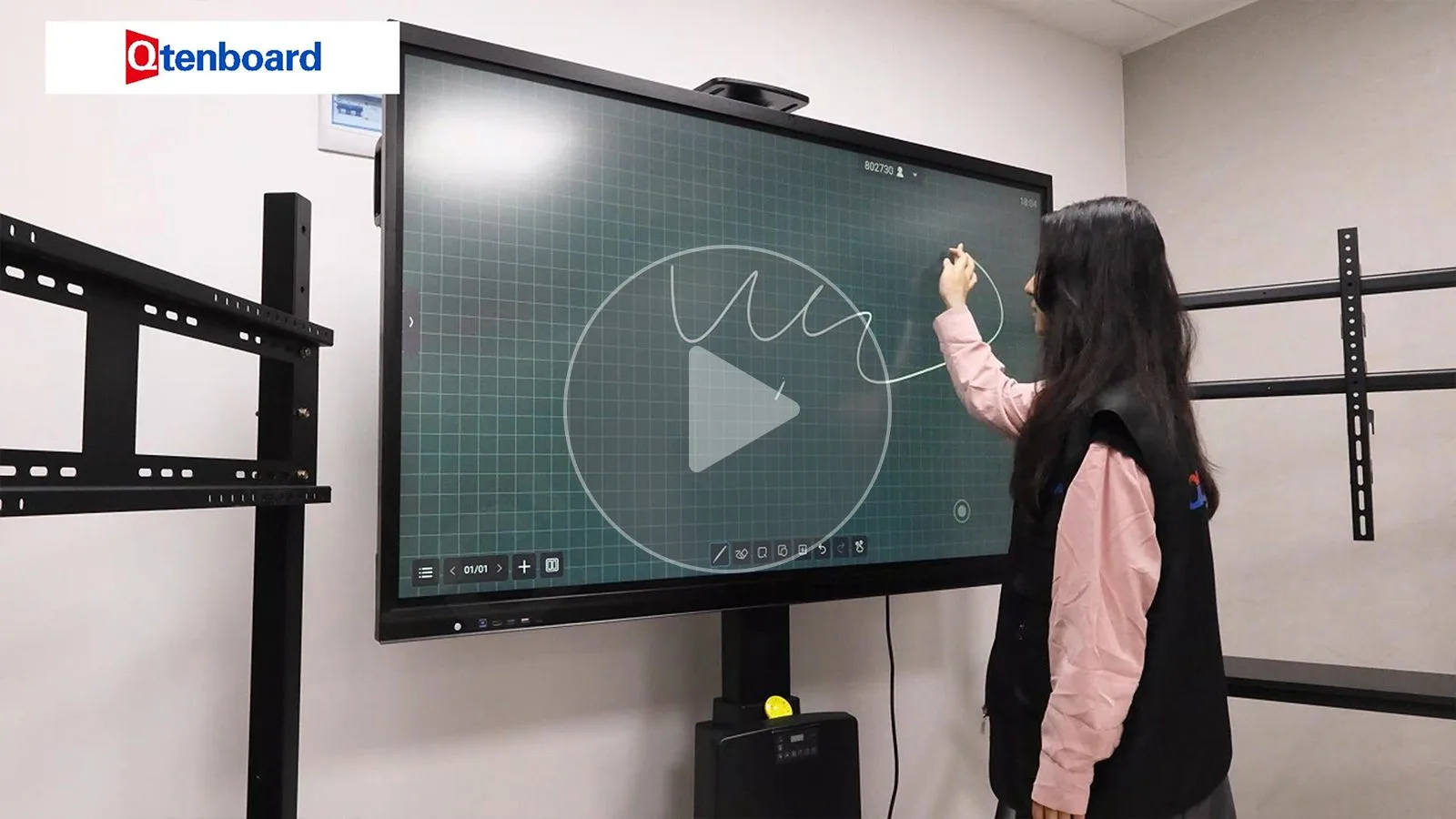 Qtenboard Interactive Whiteboard – Smooth Writing, QR Note Saving & Web Annotation