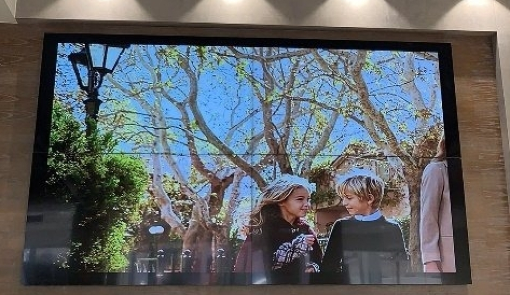 How to Choose the Right Custom LCD Video Wall for Your Business