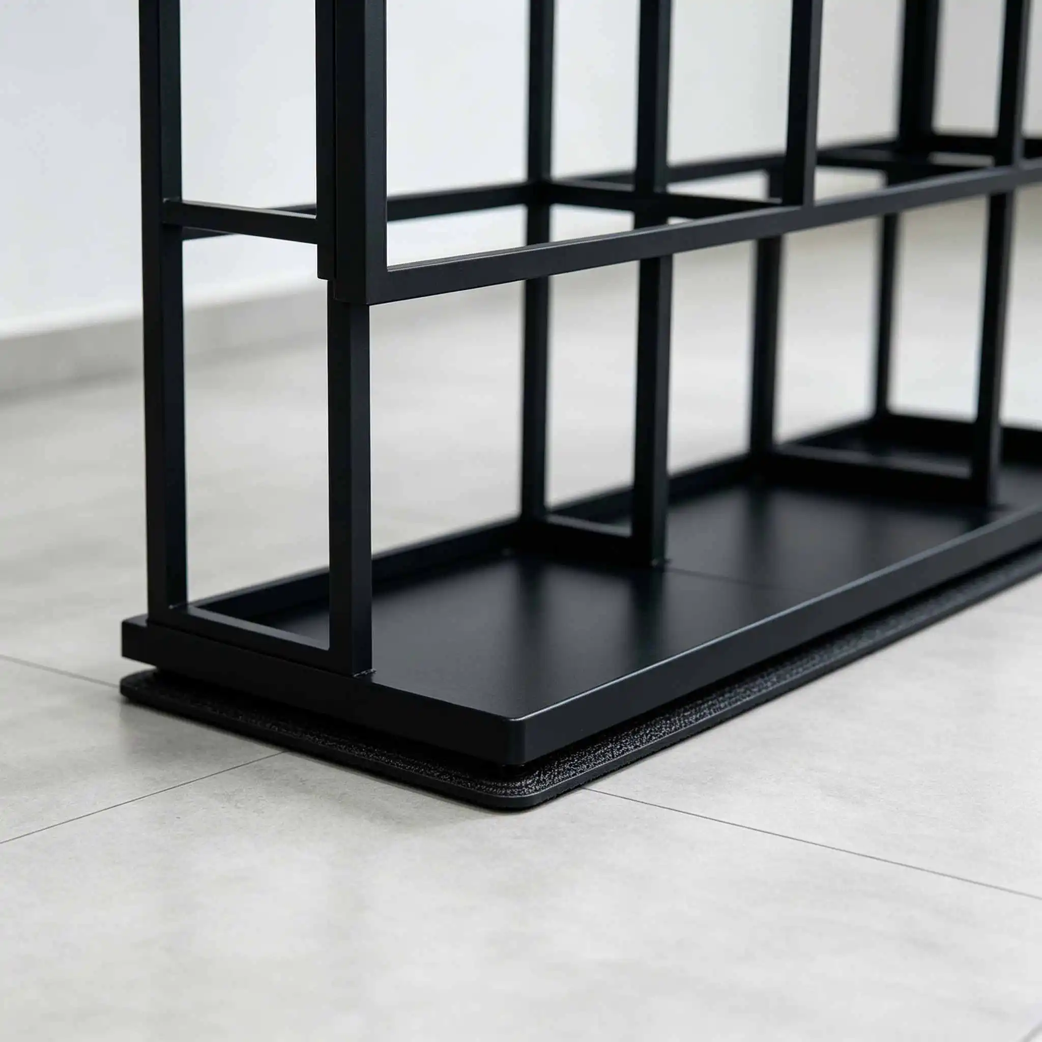 Non-slip floor base pad of LCD video wall mobile stand, no drilling required